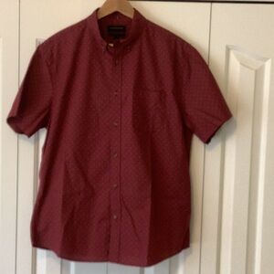 Banana Republic short sleeve button up.  Men’s Large.  Red/ burgundy color